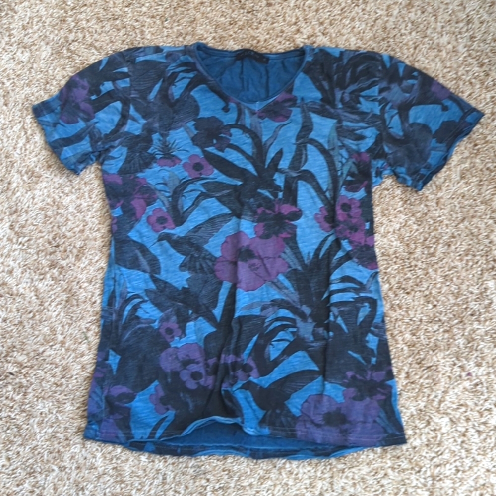 🌸 Men's tropical v neck tee